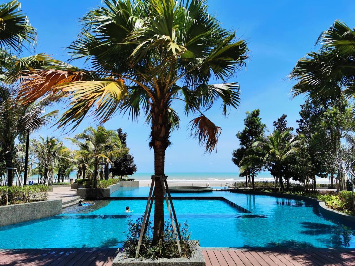 Timurbay Seafront Residence By L'Amour Home Kuantan Bagian luar foto