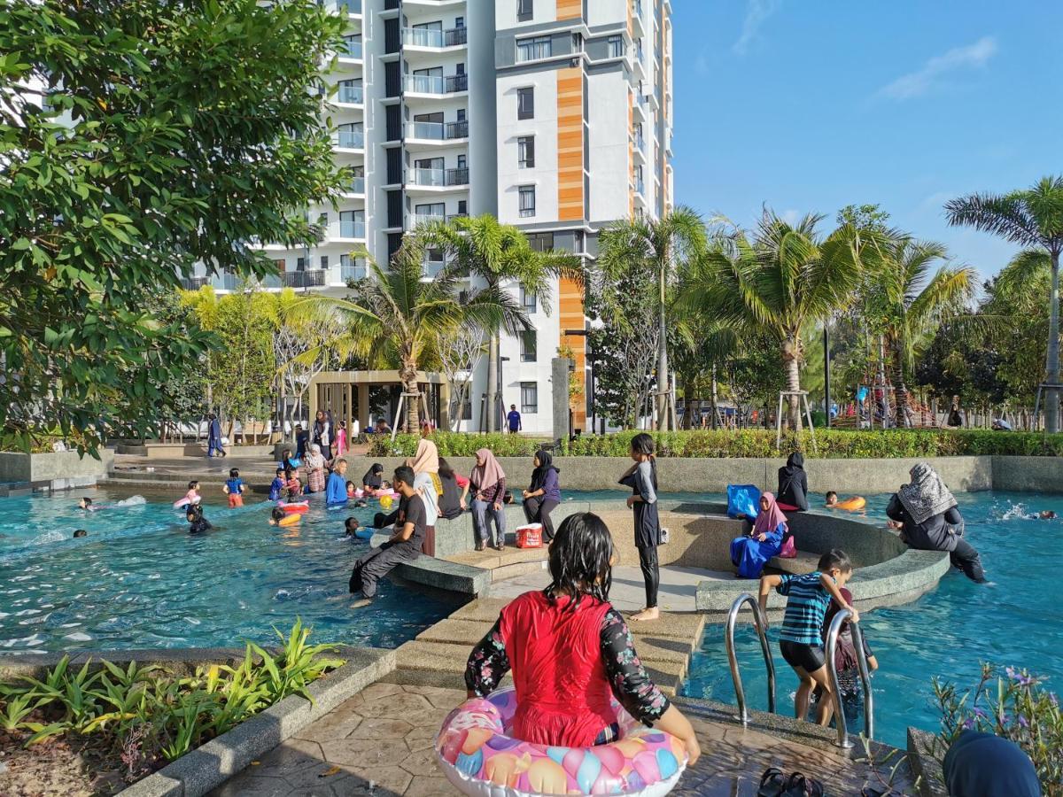 Timurbay Seafront Residence By L'Amour Home Kuantan Bagian luar foto