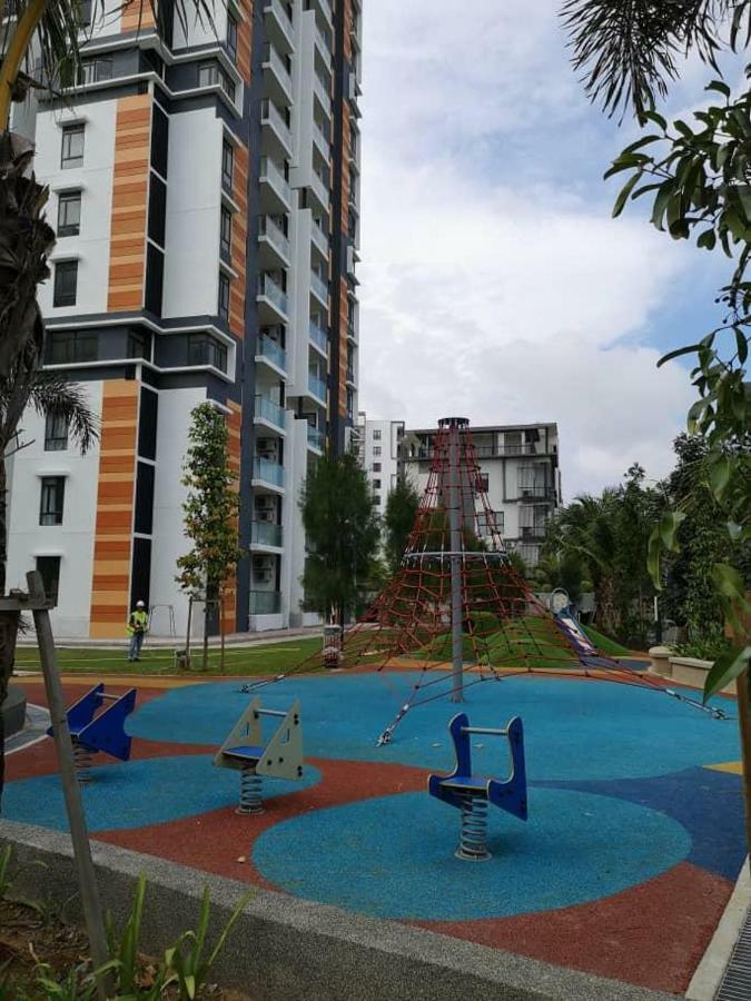 Timurbay Seafront Residence By L'Amour Home Kuantan Bagian luar foto