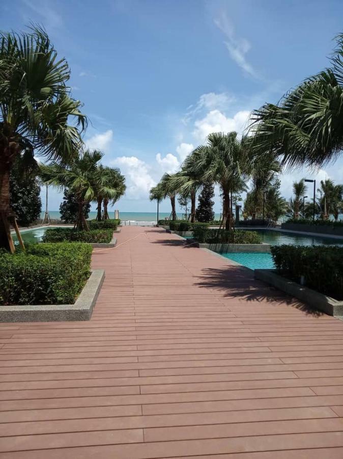 Timurbay Seafront Residence By L'Amour Home Kuantan Bagian luar foto