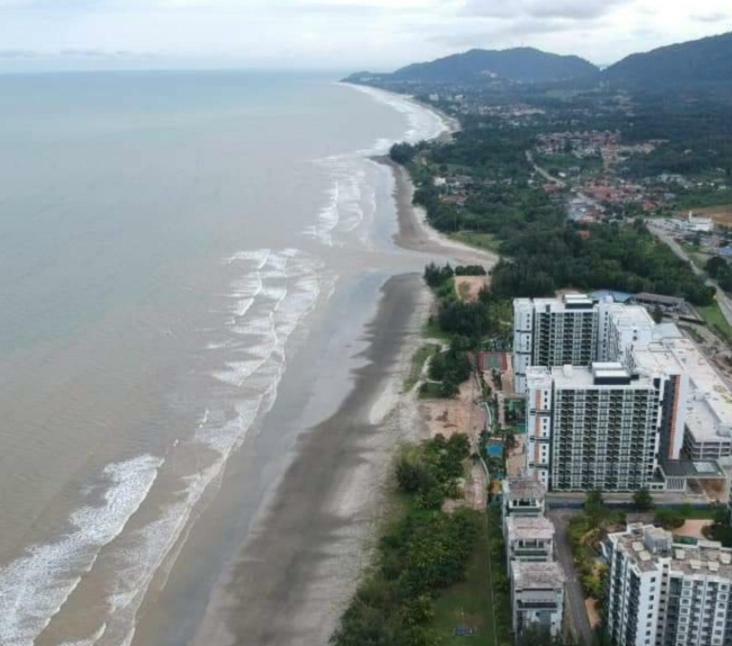 Timurbay Seafront Residence By L'Amour Home Kuantan Bagian luar foto